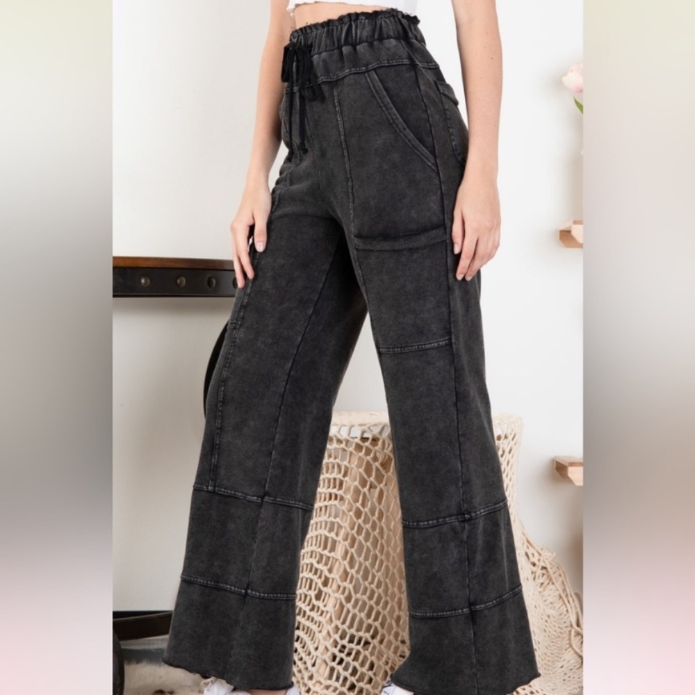 NWT Blue Velvet Washed Black Wide-Leg Pants with raw hem
